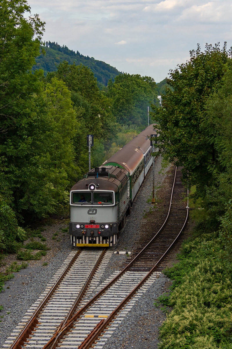 754 081-8